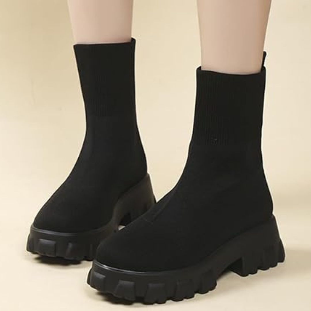 Gebreide enkellaarsjes met trendy zool