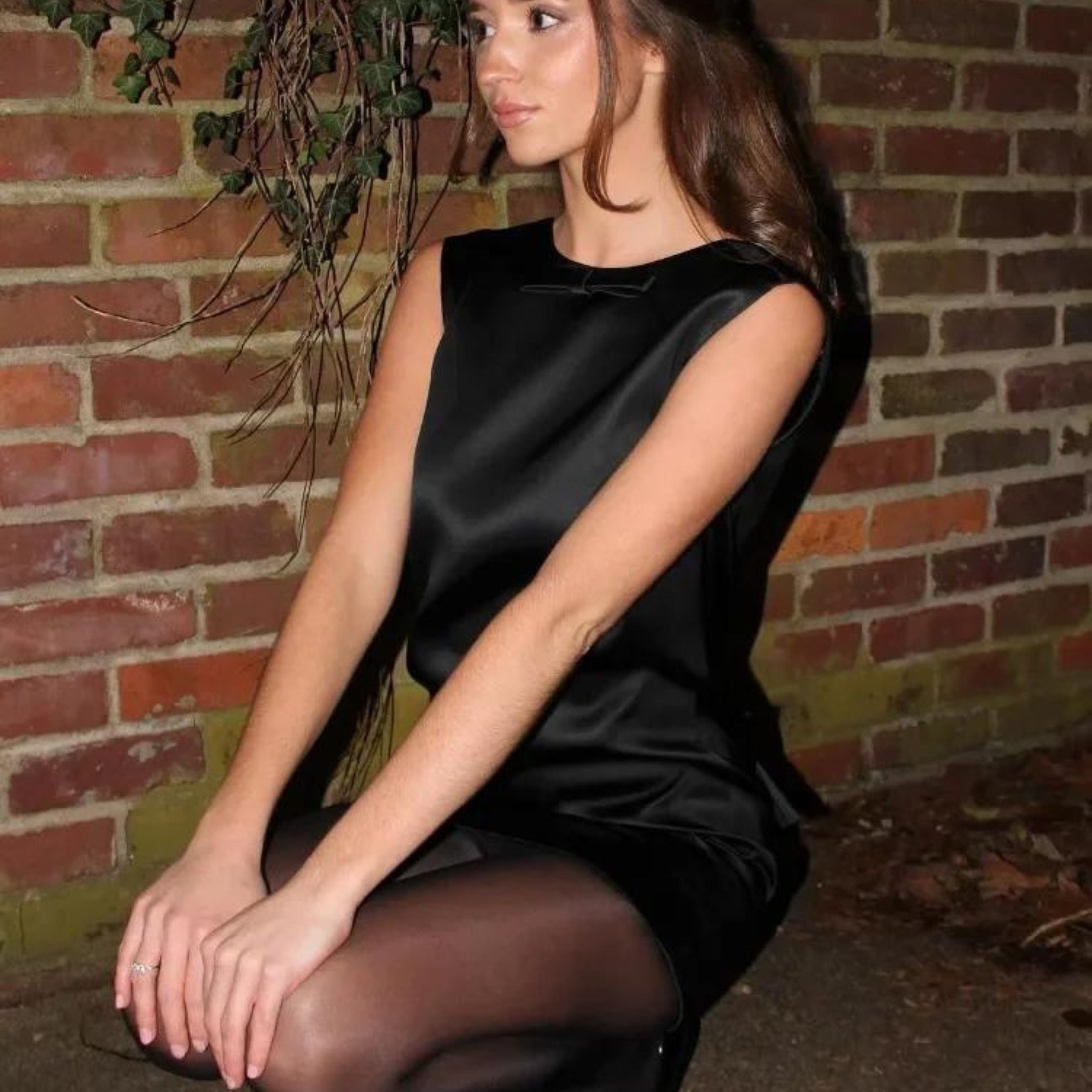 Mini-jurk met strikdetail op de rug