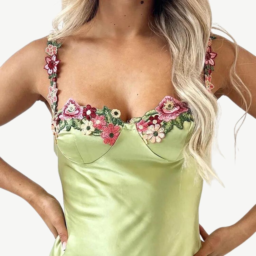 Elegante satijnen maxi-jurk met filigraan bloemenversiering