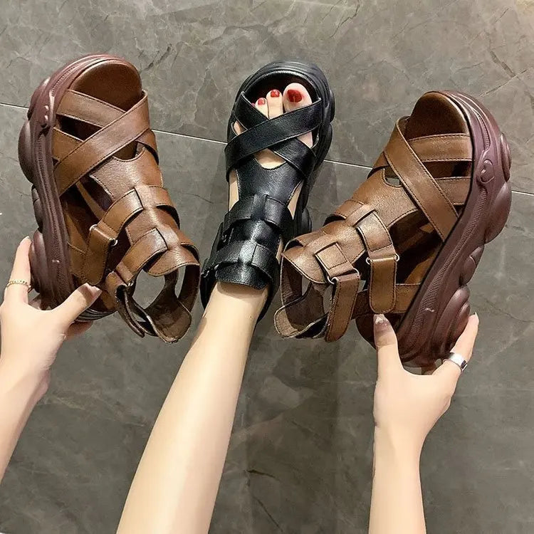 Modieuze sandalen met kruisjes