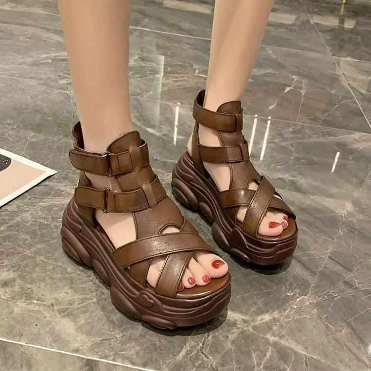 Modieuze sandalen met kruisjes