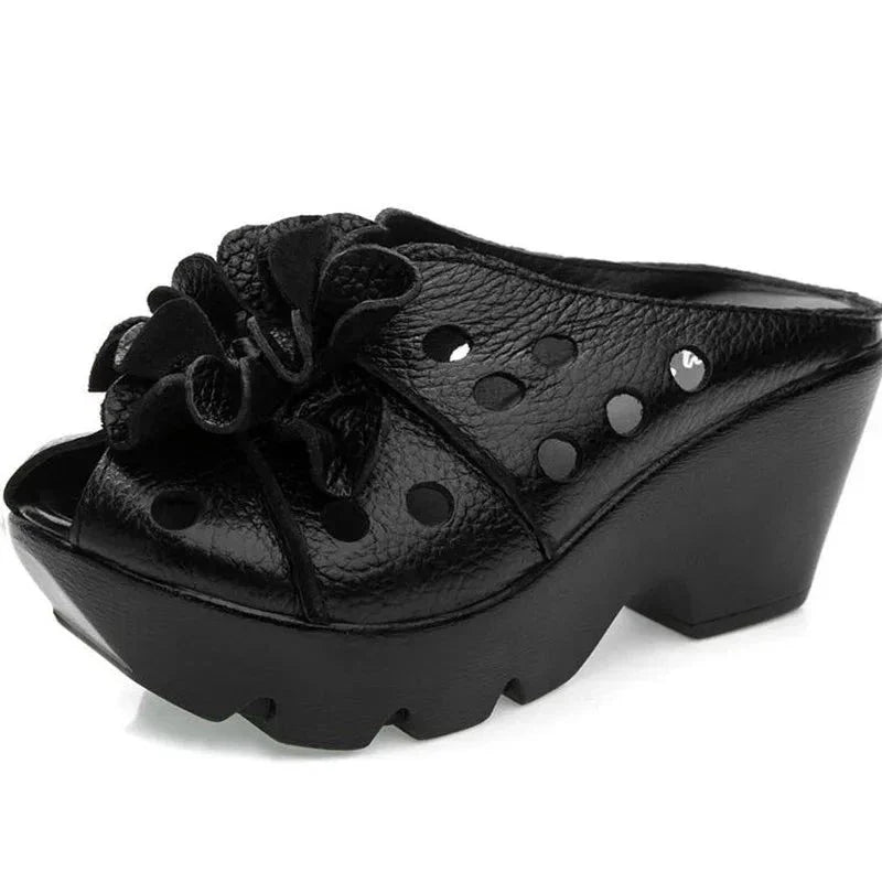 Leren sandalen met bloemenpatroon en hak