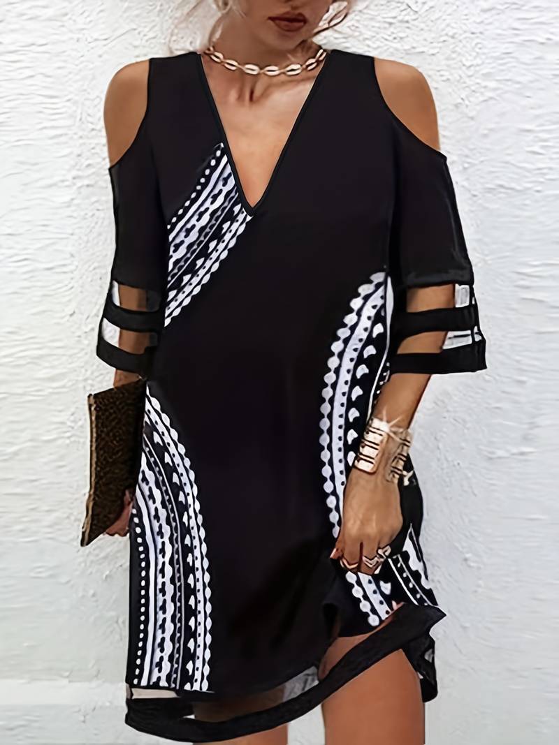 Jurk met kanten mouwen en koude schouders