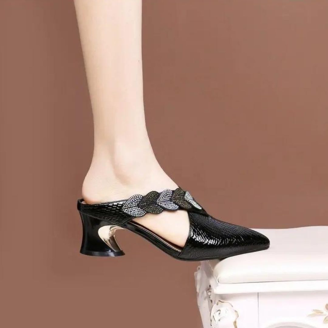 Kanten muiltjes met gevlochten riempje