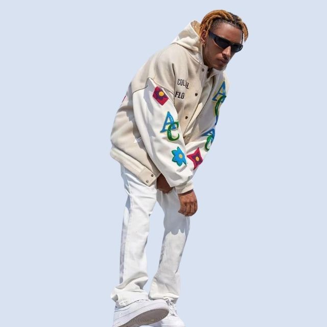 Geborduurde hoodie met kleurrijke letters