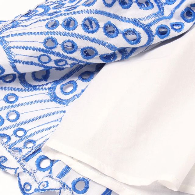 Gerimpelde bandeau minijurk met blauw paisleypatroon