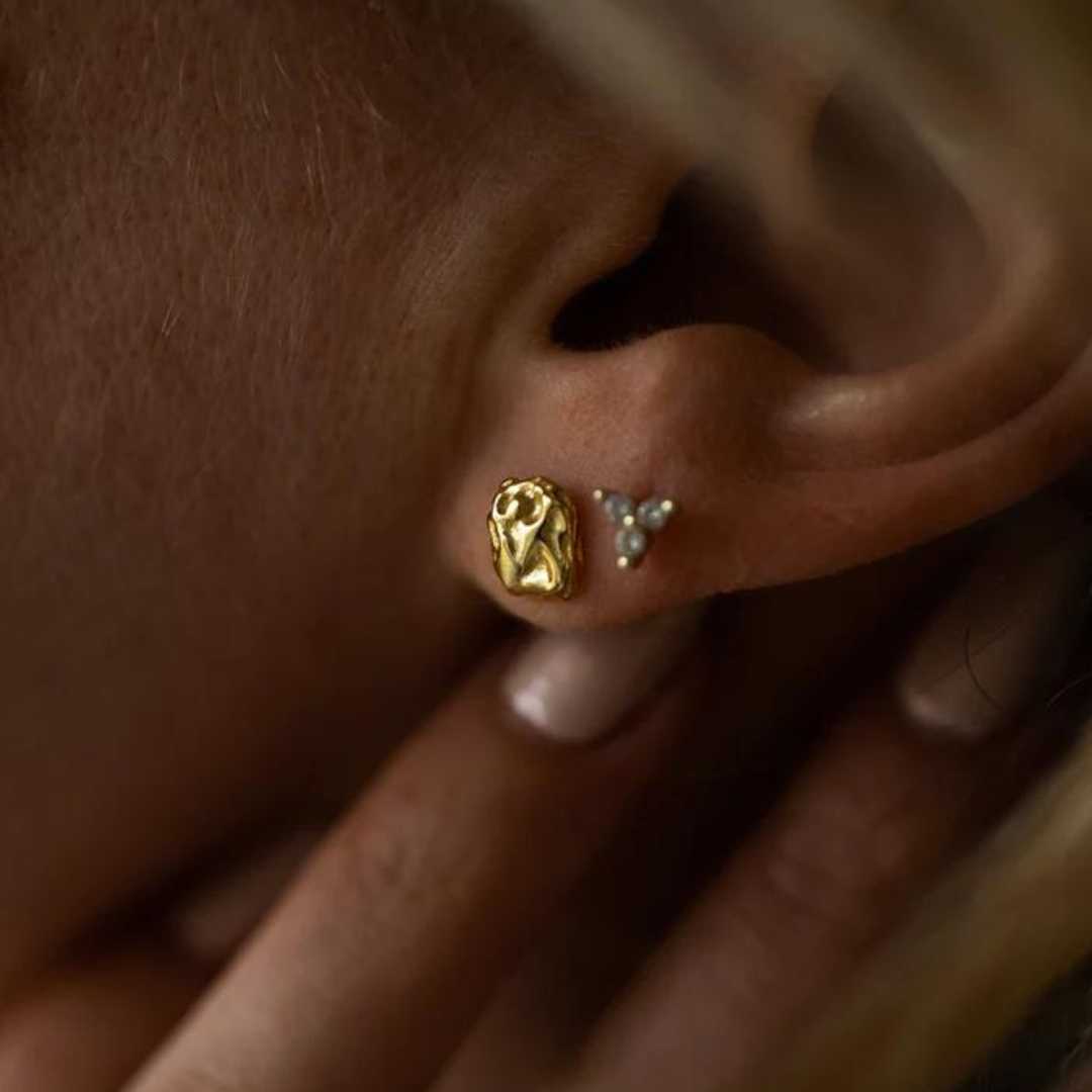 Gegoten gouden oorbellen