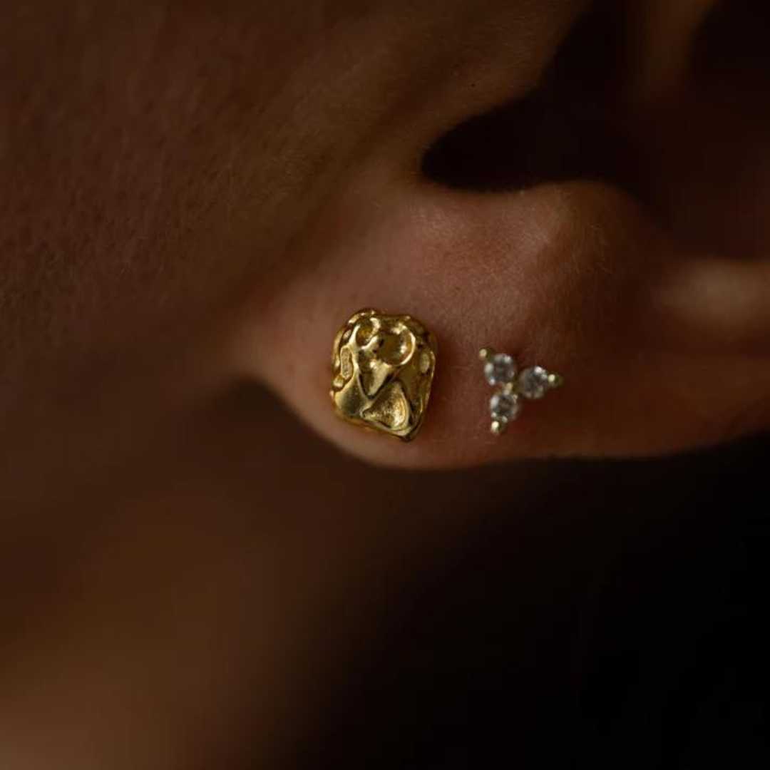 Gegoten gouden oorbellen