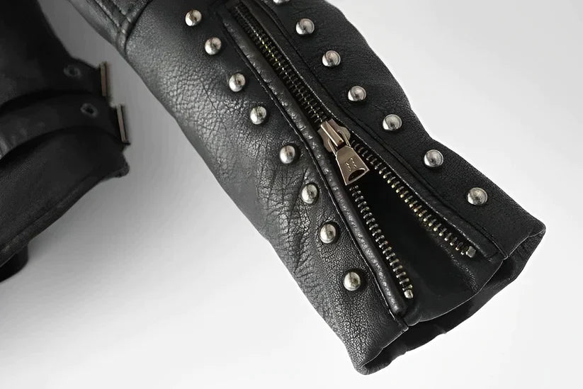 Geborduurde damesjas in zwart veganistisch leer