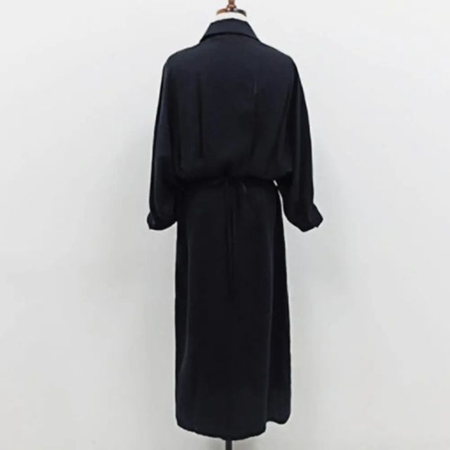 Elegante zijden overhemdjurk met knoopsluiting