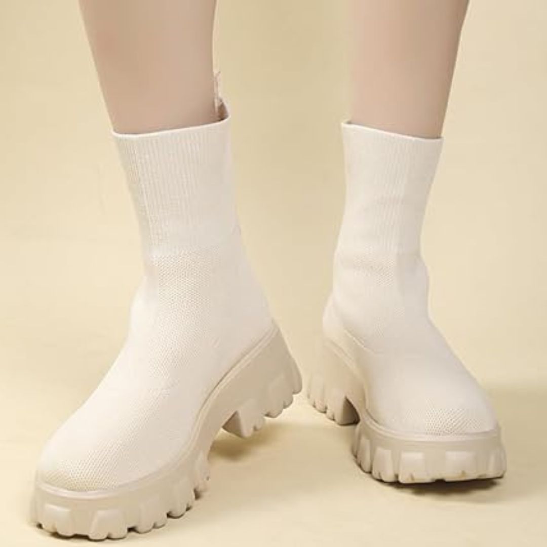 Gebreide enkellaarsjes met trendy zool