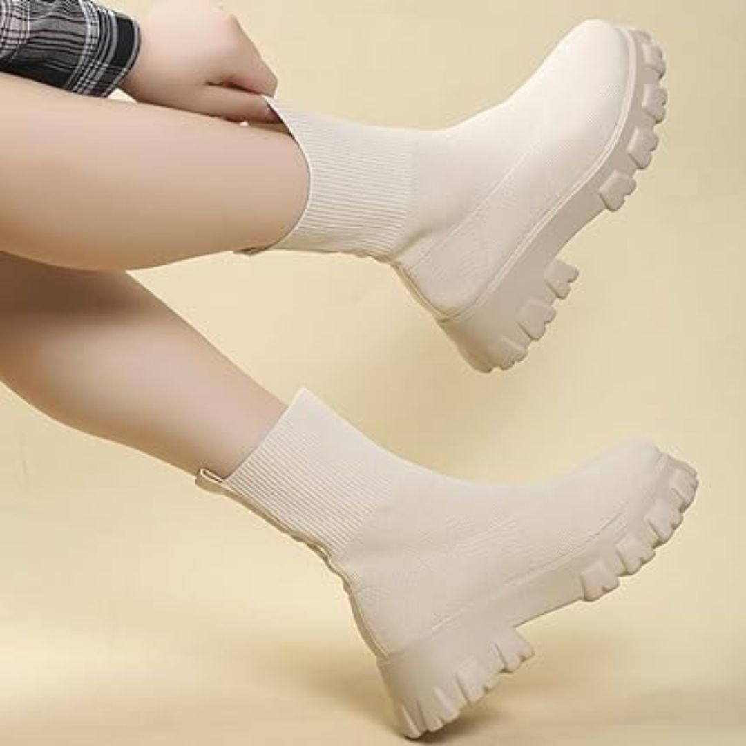 Gebreide enkellaarsjes met trendy zool