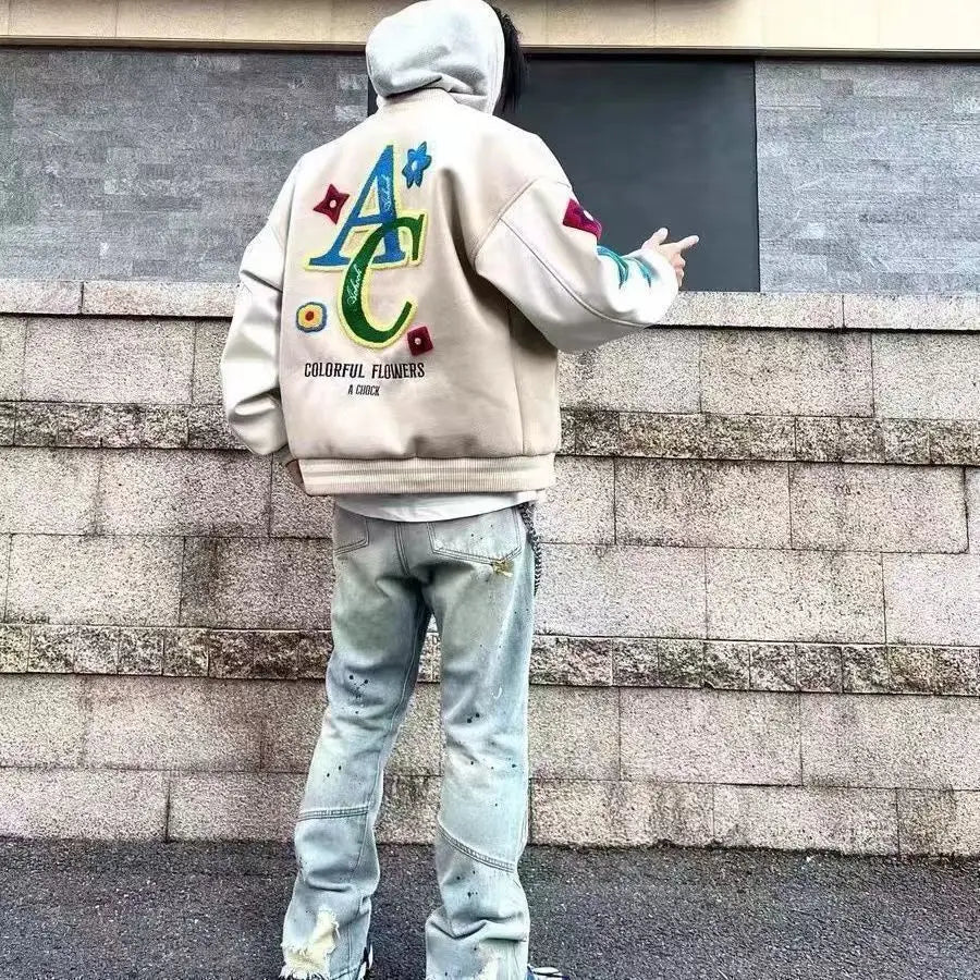 Geborduurde hoodie met kleurrijke letters