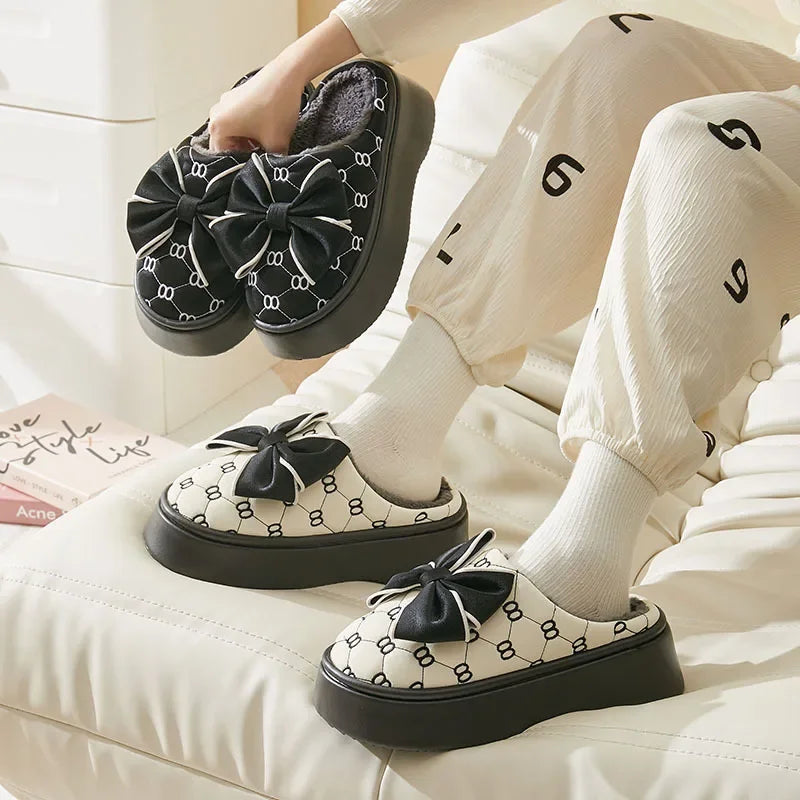 Elegante pantoffels met decoratie en strik