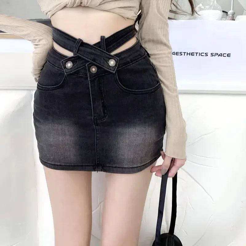 Moderne denim rok met uitgesneden tailleband