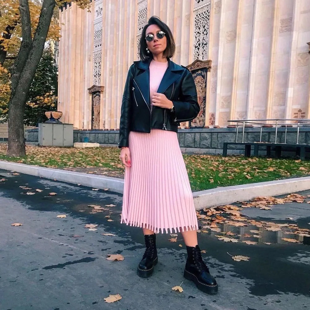 Ribgebreide midi-jurk met uitlopende zoom