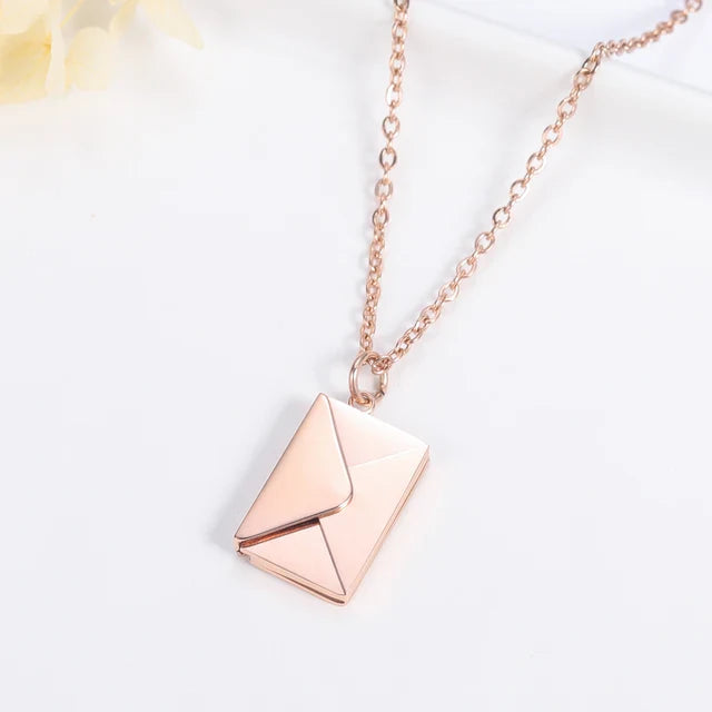 Geometrische hanger ketting met envelop