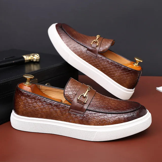 Leren gespschoenen met reliëf