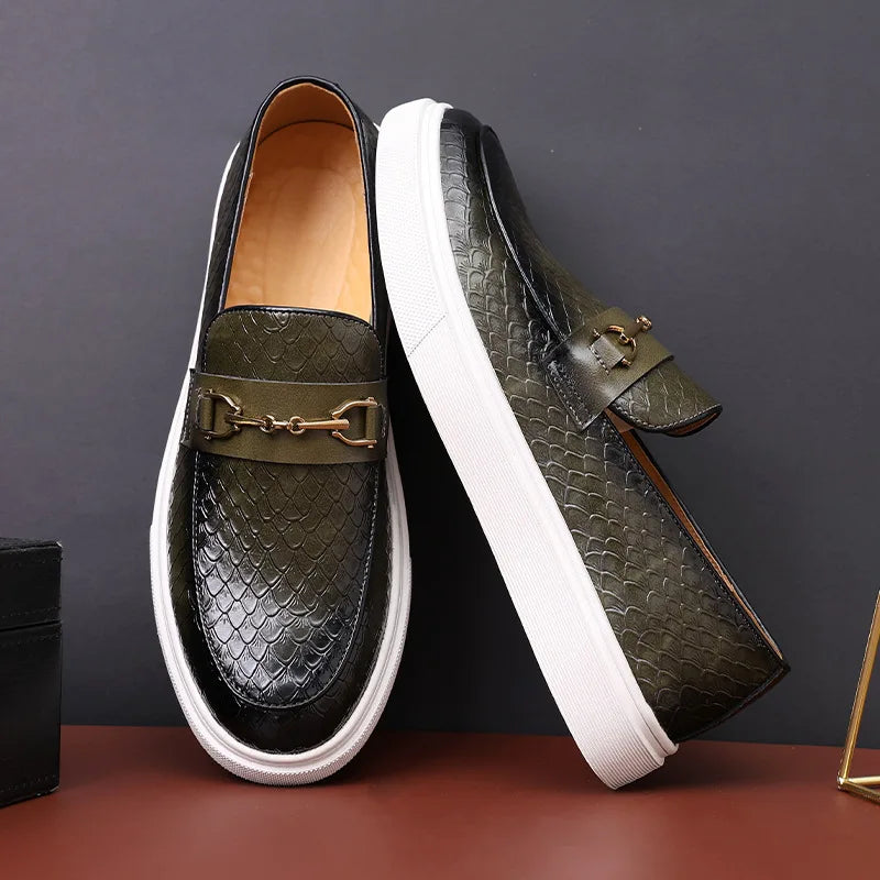 Leren gespschoenen met reliëf