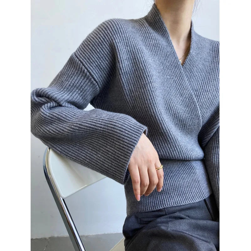 Gebreide trui met gekruiste V-hals en overslag