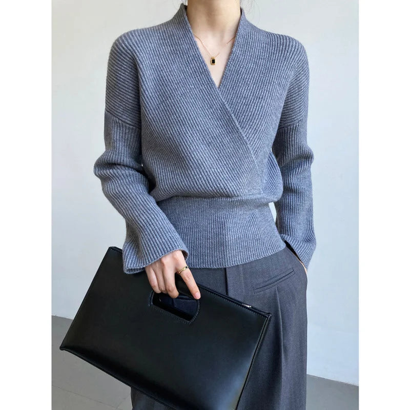 Gebreide trui met gekruiste V-hals en overslag