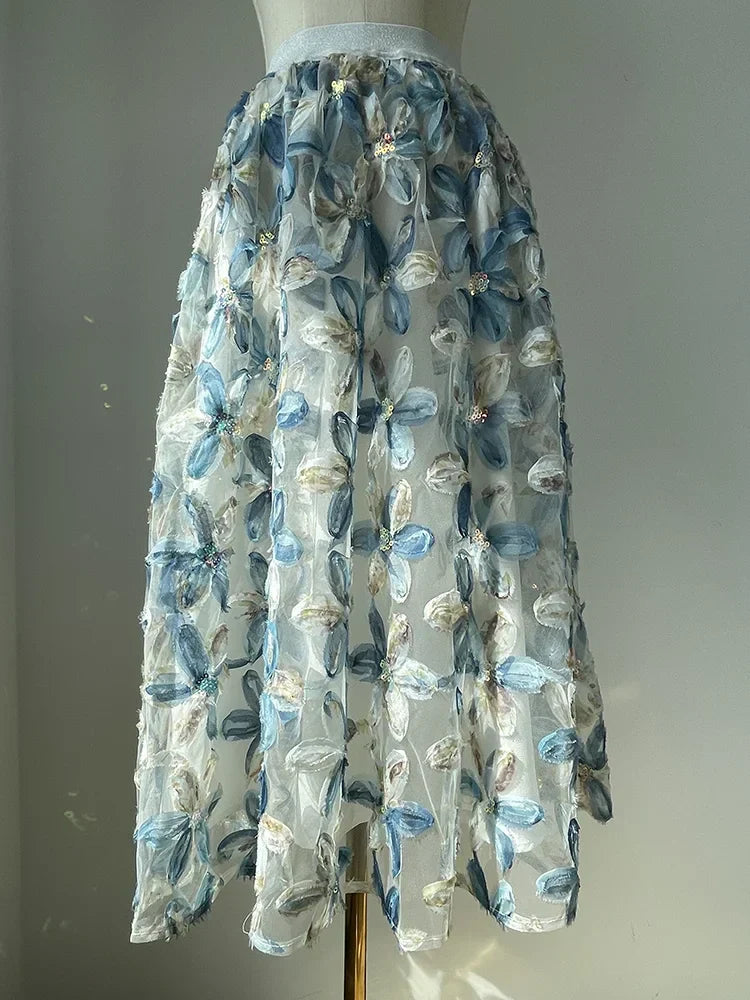 Vintage rok met bloemenpatroon en driedimensionale bloemdecoratie