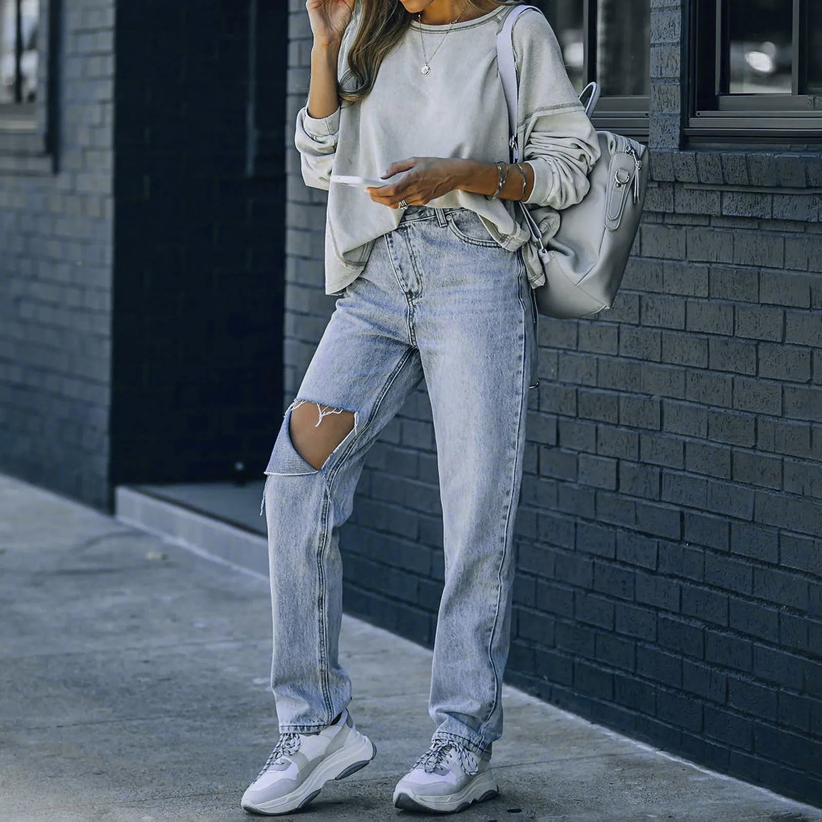 Hoog getailleerde jeans met distressed detail