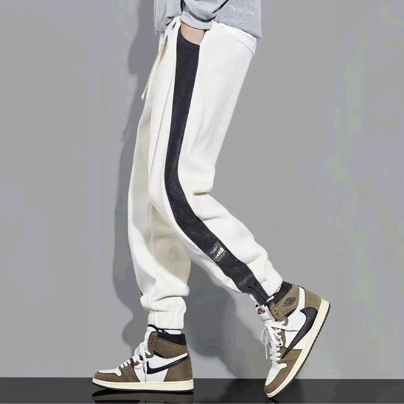 Vintage corduroy joggers met contrasterende streepdetails