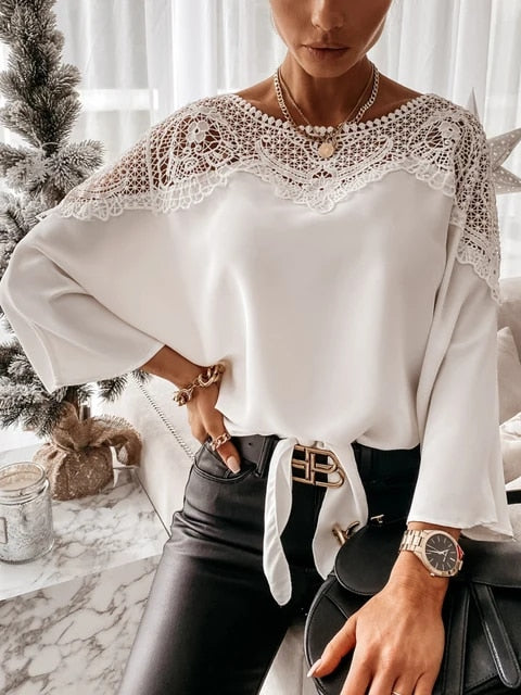 Geborduurde kanten blouse