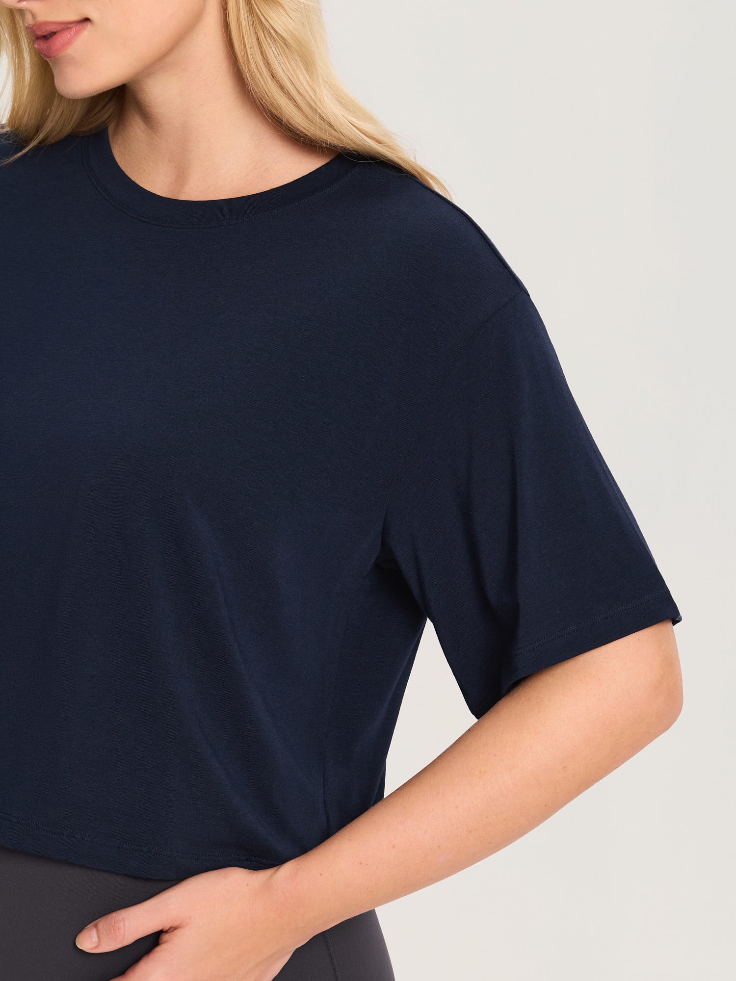 Zwangerschapstop van modal en katoen – losse croptop met korte mouwen