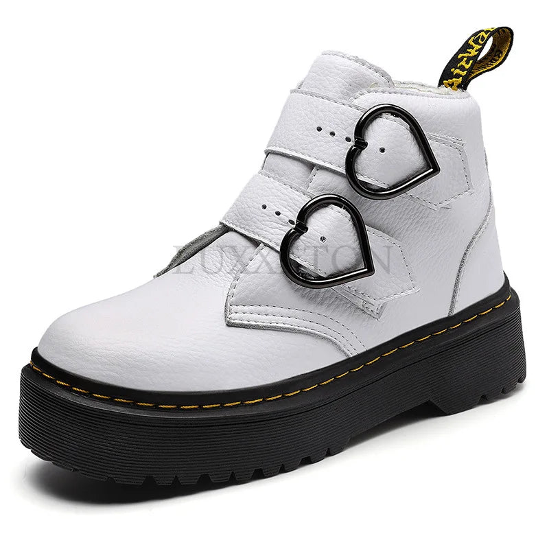 Modieuze enkellaarsjes met hartvormige gespen