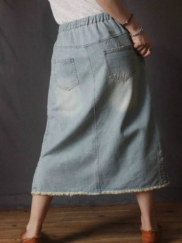 Elegante denim rok met letterprint en onregelmatige zoom