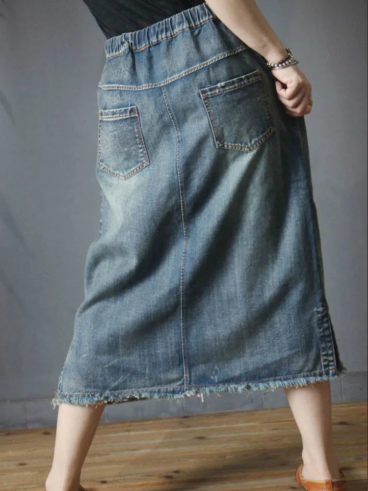 Elegante denim rok met letterprint en onregelmatige zoom