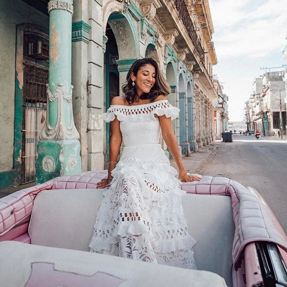 Off-the-shoulder maxi-jurk met ruches en kanten details