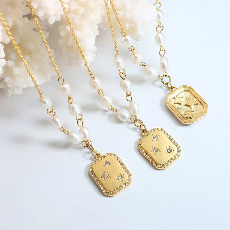 Kralenketting met sierlijke rechthoekige hanger