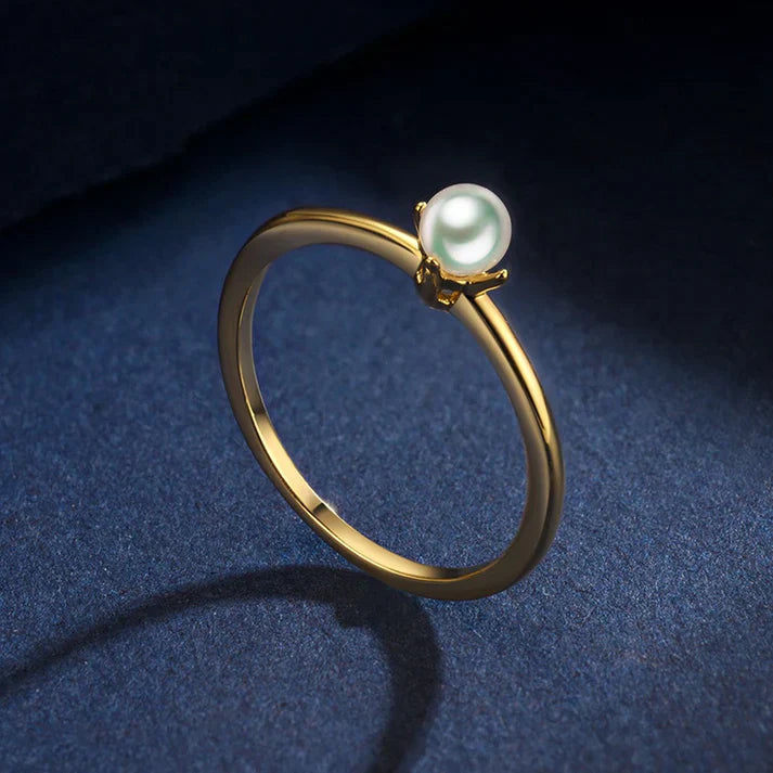 Minimalistische gouden ring met solitaire parel