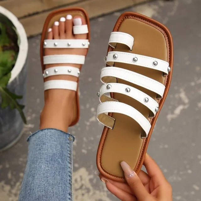 Platte sandalen met bandjes en studs
