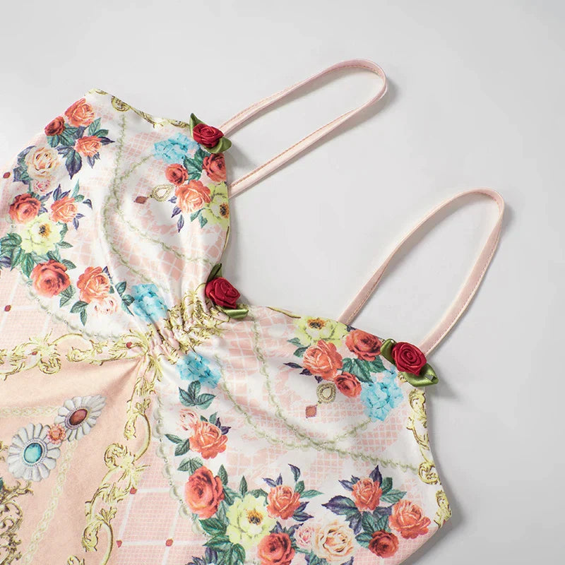 Geborduurde fluwelen jurk met bloemen en split in de zoom