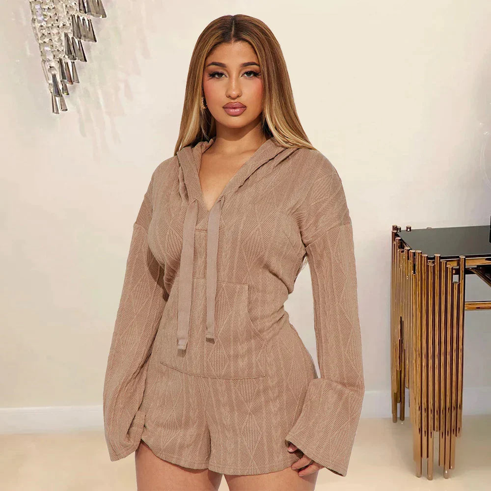 Gestructureerde jumpsuit met capuchon en zakken aan de voorkant