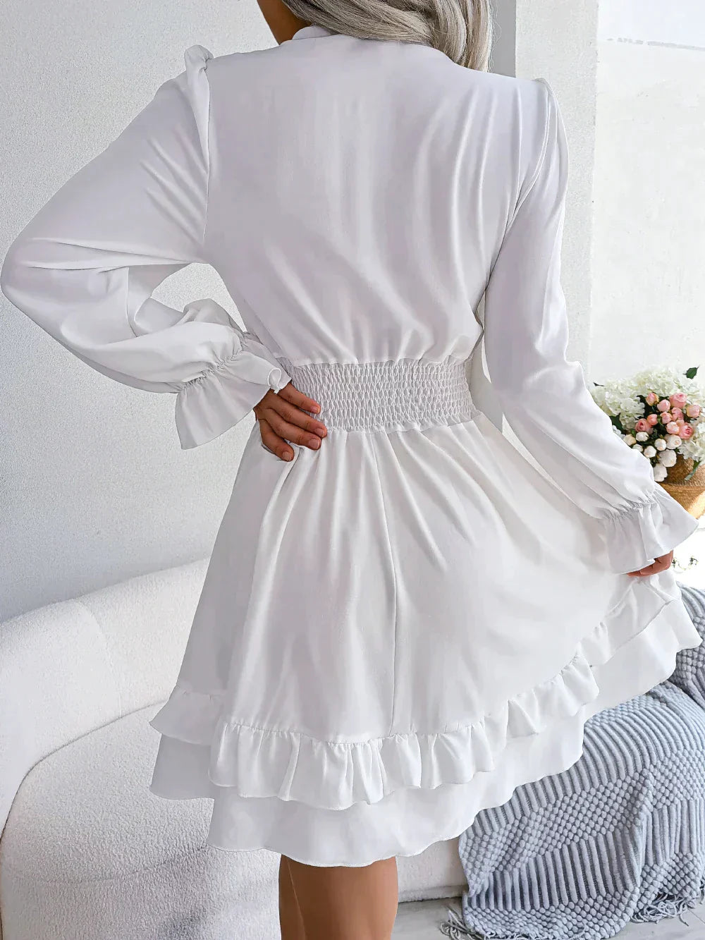 Jurk met diep uitgesneden hals en ruches