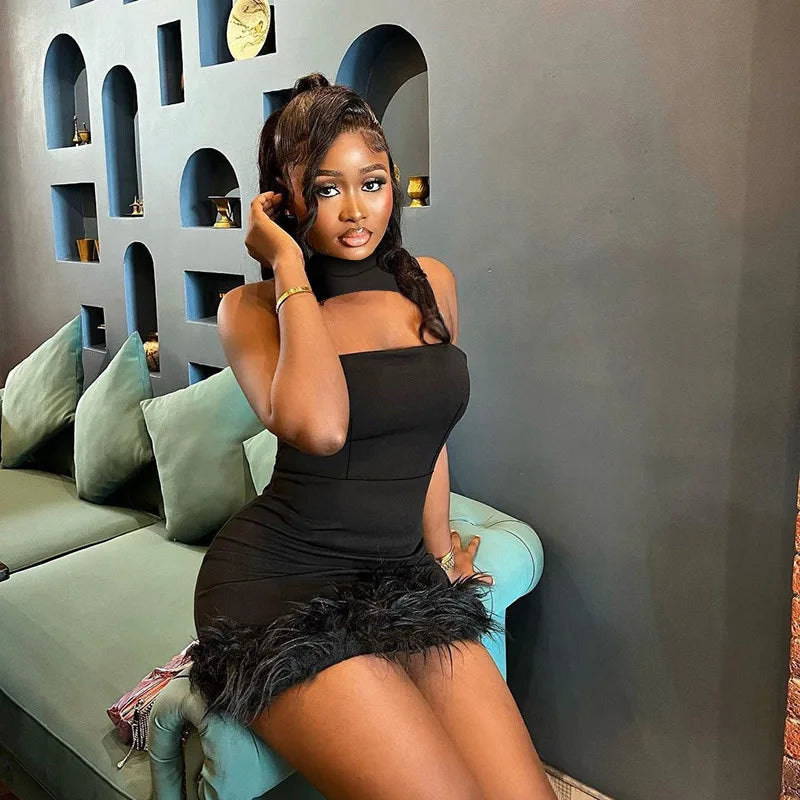 Elegante mini-jurk met halternekband