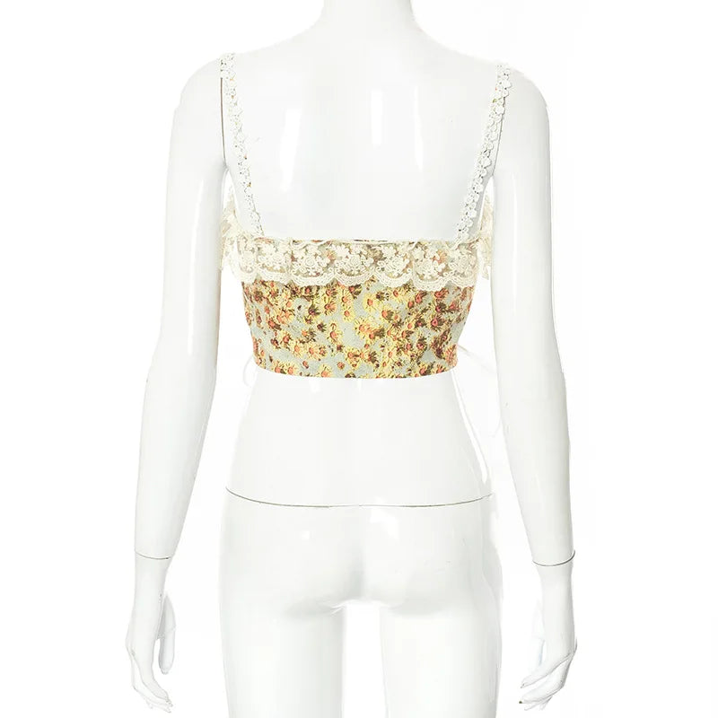 Gebloemd korset met kanten versiering