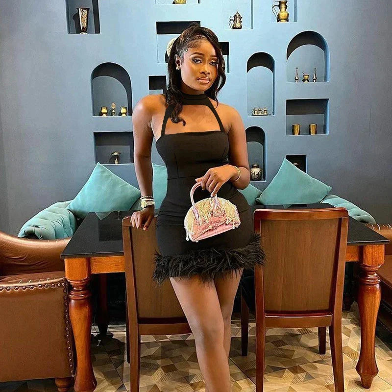 Elegante mini-jurk met halternekband