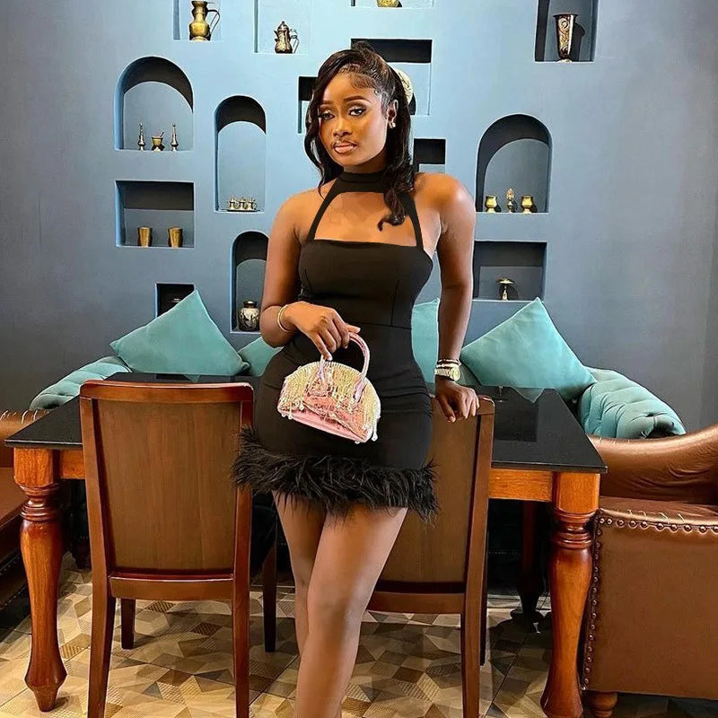 Elegante mini-jurk met halternekband