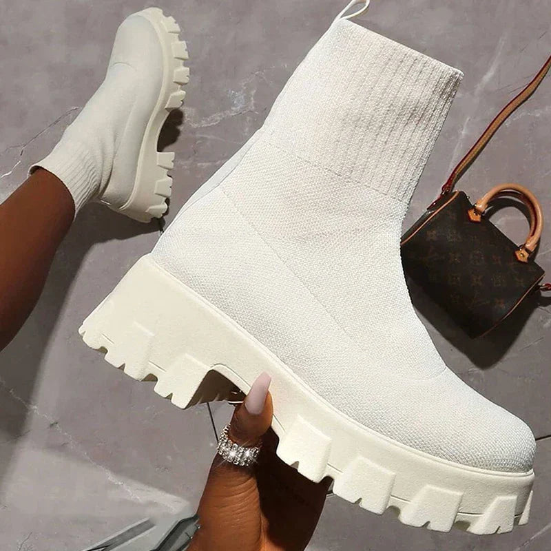 Gebreide enkellaarsjes met trendy zool