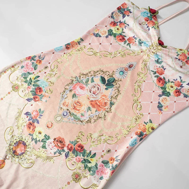 Geborduurde fluwelen jurk met bloemen en split in de zoom