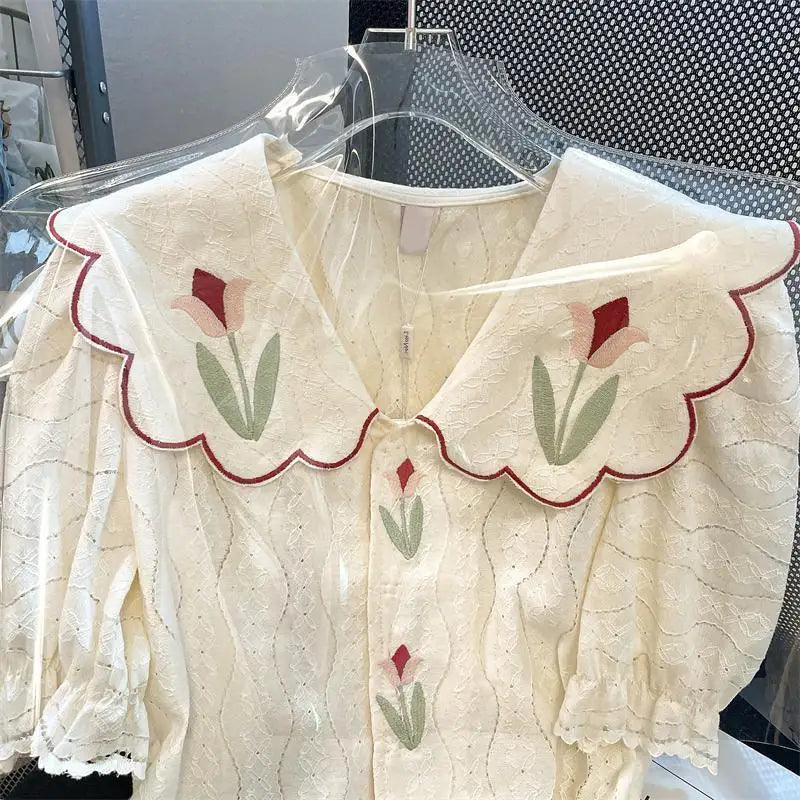 Retro blouse met Peter Pan kraag en bloemenpatroon