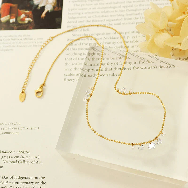 Elegante ketting met kristallen hangers