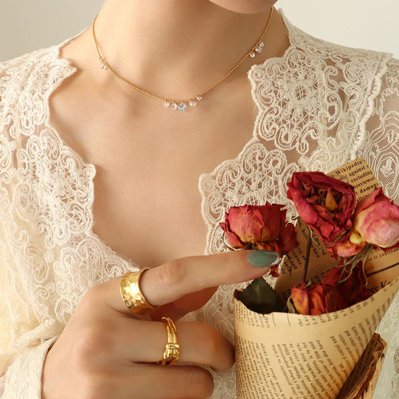 Elegante ketting met kristallen hangers