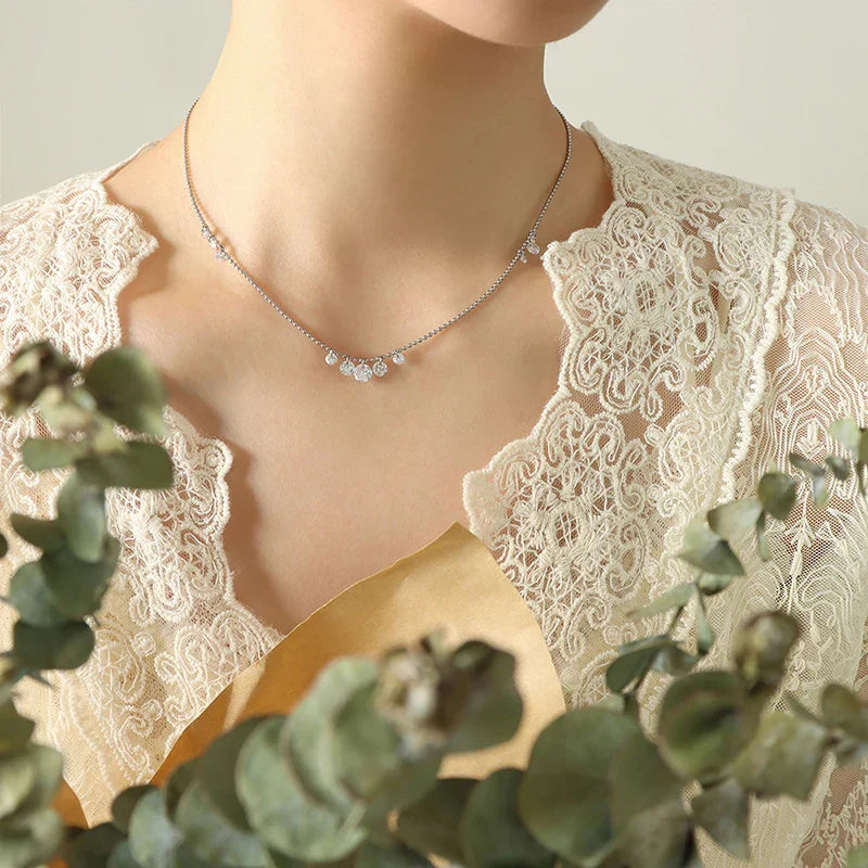 Elegante ketting met kristallen hangers
